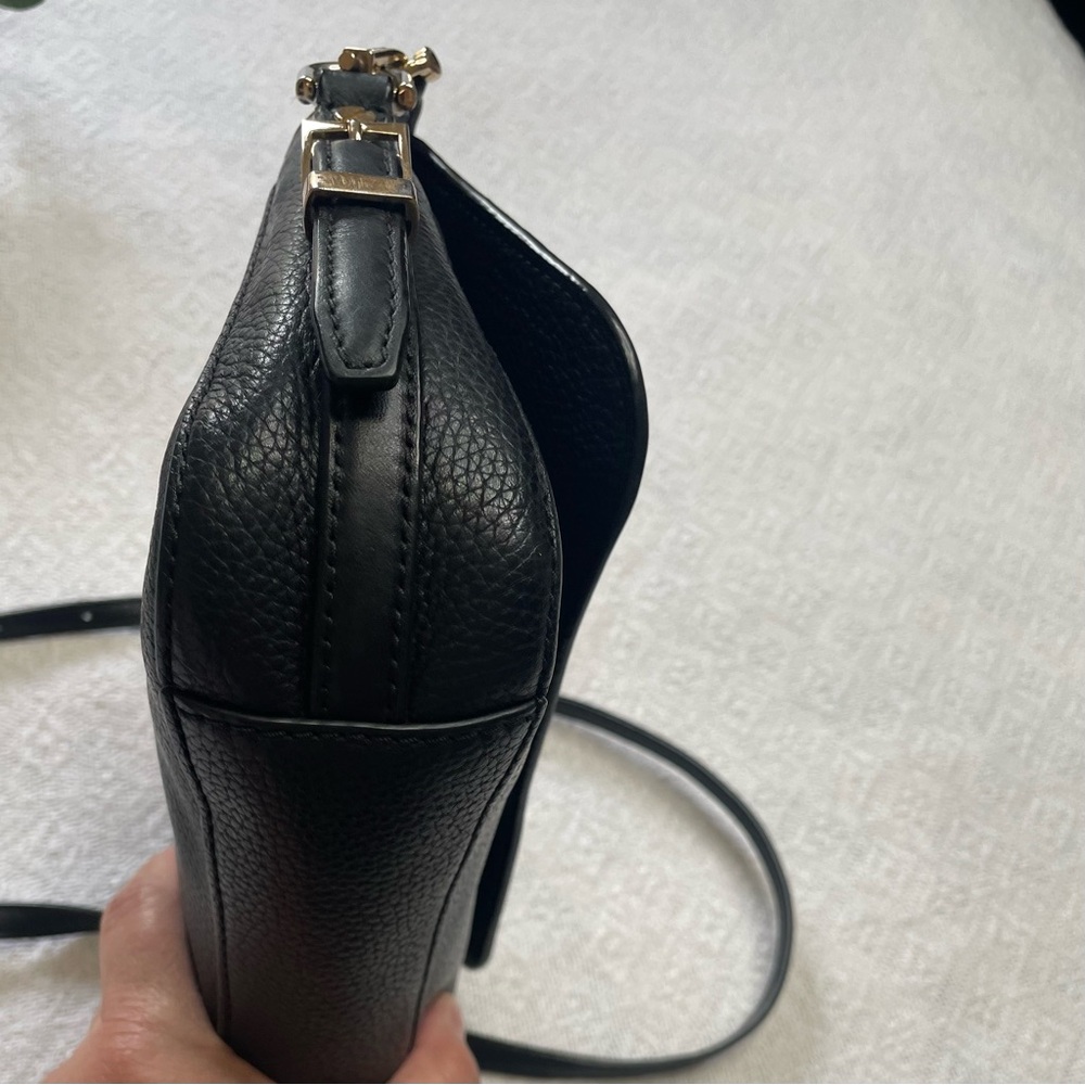 Michael Kors Black Leather‎ Crossbody with Gold MK Charm~ Classic Must Have - Picture 12 of 15